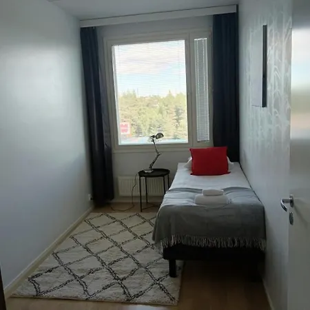 Spacious For 5 With Sauna In Alppila
